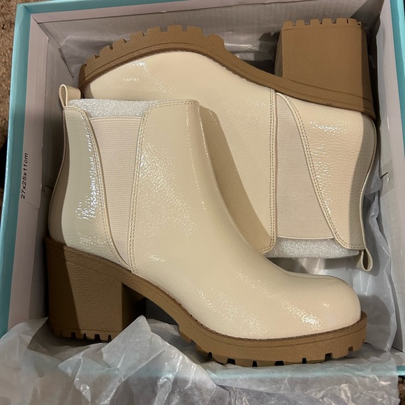 {NWT} Soda shiny faux leather boots🤍 - Picture 7 of 8